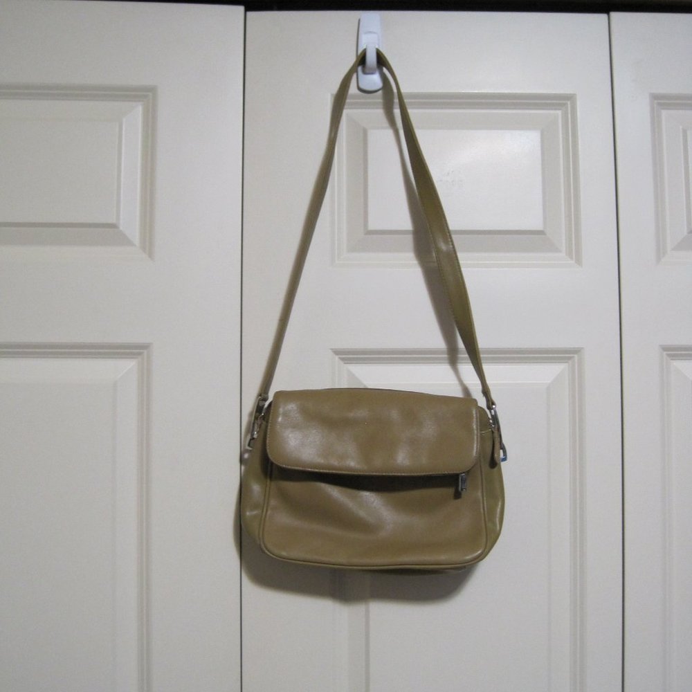 Aurielle leather purse
